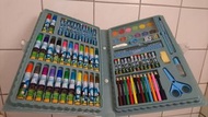 多功能美勞文具組stationery（含剪刀 膠水 尺 色鉛筆 彩色筆 橡皮擦 蠟筆）glue, scissors, crayons, eraser, pencil sharpener