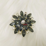 Chrysanthemum Flower Austria Crystal Brooch/Kerongsang Tudung Bunga Kekwa Kristal Austria