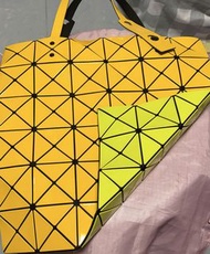 ISSEY MIYAKE 黃綠色手袋（有塵袋）