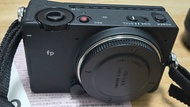 Sigma fp body  ( 或補錢換 lumix S9 )