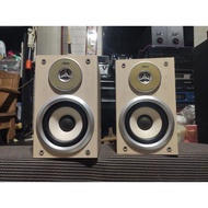 Japan surplus aiwa bookshelf speaker