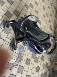 Combi 輕便嬰兒手推車