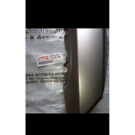 NMAX RIGHT PANEL COVER SILVER YGP 2DP-F835V-00-P0