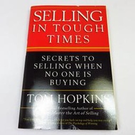 【綠鈕二手書店】＜Selling In Tough Times (商務業務原文書，少數頁劃記)＞Tom Hopkins