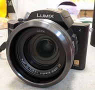 Panasonic fz-10 ccd 相機，恆定2.8大光圈 Leica鏡。12倍光學變焦。跟遮光罩。可外接閃燈。小機身，可遠攝。操作正常，鏡清無霉。配件齊。送SD 卡一張。