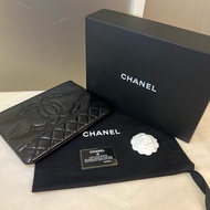 香奈兒黑色油亮皮ipad 收納包