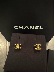 Chanel cc logo mini earrings gold color 金色 迷你 耳釘 耳環 雙c 26s 26a 26b