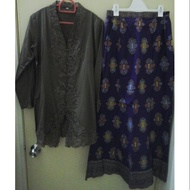 Kebaya sulam indonesia & batik sarwak