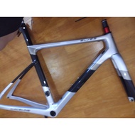 Elves Quendi Quendi-D L size carbon frameset with seatpost and headset