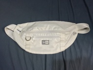 NEW ERA 白色胸包 腰包