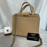 CHANEL 23開 膚色鐵牌手提鍊包
