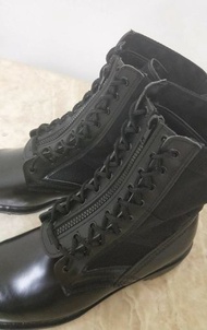 國軍陸軍公發款黑色大頭皮鞋 一體成形 軍靴 (包含黑色鞋排 / 賣家可以代穿好鞋排 )