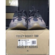 YEZZY BOOST 700 MAUVE
