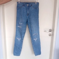 H&M RIPPED JEANS Original H&MWanita