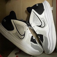 耐吉 Nike kyrie low 5 us8 26.5黑白 歐文 籃球鞋 運動鞋 百搭