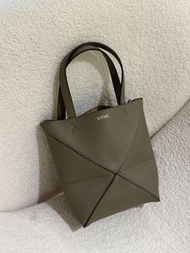 全新Loewe Puzzle Mini 輕盈可折疊 牛皮 單肩斜咩手提袋 迷你 灰褐色A779V25X19-3170