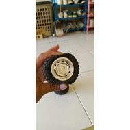 Pinecone 1.9 rims + mn168 soft tires