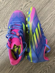 Adidas 足球鞋