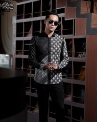MENSBATIK - Aksha Radhana II- Batik Muda Stylish – Kemeja Slimfit – Motif Berani Look Santai