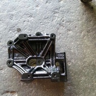 wira 1.6/1.8 compressor bracket