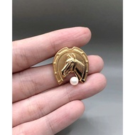 Horse brooch with 5mm Akoya diamond, selected from Japan