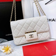 （清倉賠本出售）全配防塵盒保卡 CHANEL 香奈兒 珍珠白色小香風山羊皮菱格紋方壓釦掀蓋鏈包