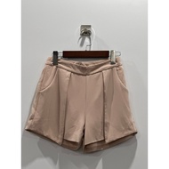 2hand shorts.