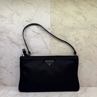 PRADA 黑色尼龍L0GO手提包