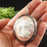 招財貓浮雕橢圓銀質相片墜飾項鍊飾品