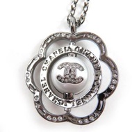 香奈兒 (CHANEL) B24K 山茶花 Coco Mark 仿珍珠和水鑽項鍊，黑色，帶盒子，意大利製造，女士款，品相極佳。