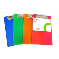 คลิปบอร์ดพลาสติก A5 คละสี ONE