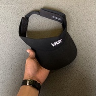 Topi vast attitude