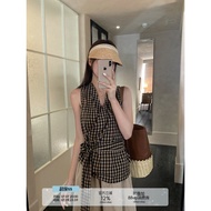 Wu 77 Retro HK Pattern V-Neck Vest for Women - Cross Strap Design for a Slimmer Look