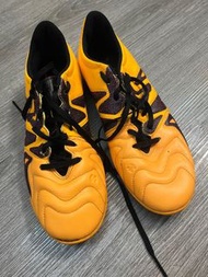 Adidas 足球鞋