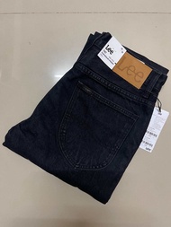 Lee รุ่น LE 47102 กางเกงยีนส์ผู้ชาย ราคาป้าย 1,890 บาท ยีนส์ยืด เอวกลาง ทรงกระบอก สีดำ ใหม่ ของแท้💯%