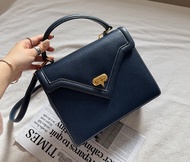 中古Valentino Garavani小V金扣 明線牛皮深丹寧配色 手提單肩包