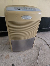 Hitachi 抽濕機