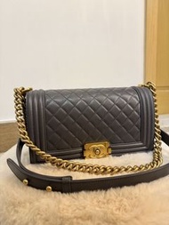 Chanel Boy Medium Bag  灰色魚子醬牛皮