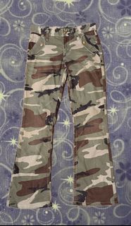 2000s Wrangler Camouflage Flared Jeans