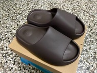 Yeezy slide soot 深咖啡 GX6141/UK6