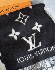 95新 專門店正貨 男女通用 情侶頸巾LV Scarf  LV雙面圍巾 黑色 灰色頸巾 LV cashmere scarf