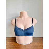 [Excellent] 34C 36C Thin Adhesive Foam Rimless Bra 6ixty8ight