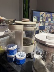 松井 4段溫度玻璃電熱水瓶 2L。4894768120928 松井4段溫度玻璃電熱水瓶2L 型號：MAT-MTO201 產品特色 •自由調溫及輕觸出水量 •雙溫顯示：可每1°C微調 •數碼顯示：實時及