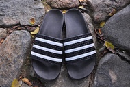 Adidas really popular BASF slippers beach trendsetter sandals serrated anti slip large sole black and white three bar portable quick dry lined beach shoes 36-46 ขายรองเท้าแตะชายหาดในฤดูร้อน