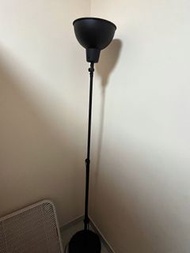 購自IKEA坐地燈連燈泡