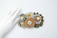 日本 Japan Minami 草綠手工勾冷雛菊小花蕾束胸針別針心口針襟