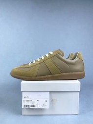 Maison Margiela Replica Low系列低幫複刻德訓鞋，卡其棕色 S58WS0109