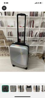 冬季減價大躍進：Crown 20 吋登機行李箱旅行箱 Crown 20 inch lugguage for handcarry 35 x 22 x 54cm