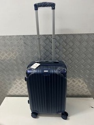 可上廉航： Elle 磨砂藍20 吋行李箱；Elle 20 inch luggage for handcarry 55 x 36 x 23cm