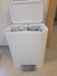 實惠 Pricerite 金屬長方形緩衝腳踏垃圾桶 20L 白色